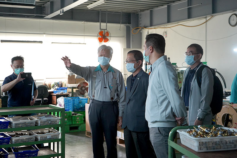 Digital Transformation and Operation Optimization to Build an Intelligent Factory